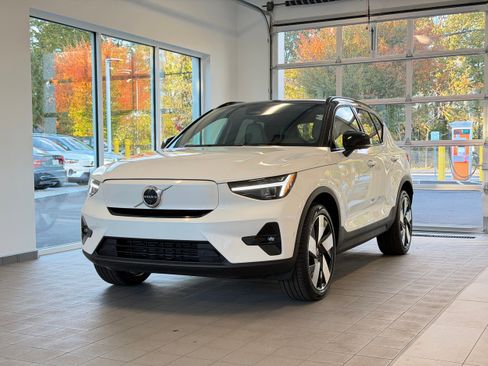 New 2026 Volvo EX40 Plus w/ Climate Package image 2