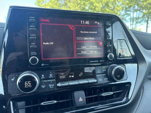 Used 2021 Toyota Highlander XLE AWD/4WD image 15