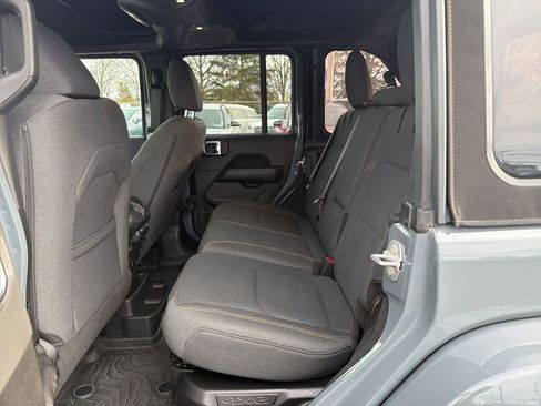 Used 2024 Jeep Wrangler Unlimited Sahara w/ Technology Group image 14