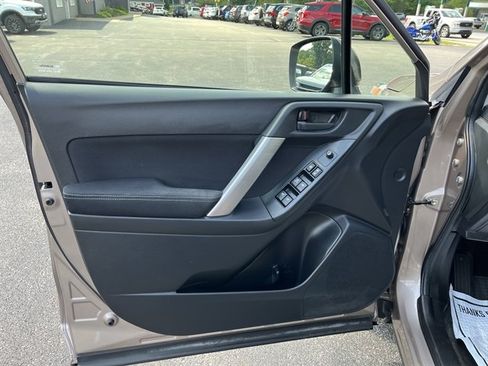Used 2015 Subaru Forester 2.5i AWD/4WD image 14
