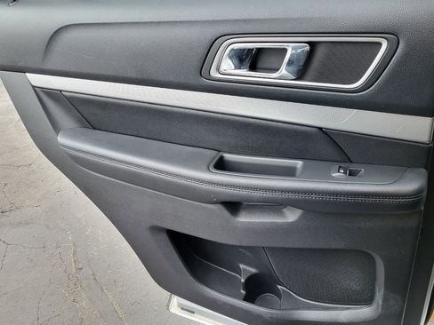 Used 2016 Ford Explorer XLT image 22