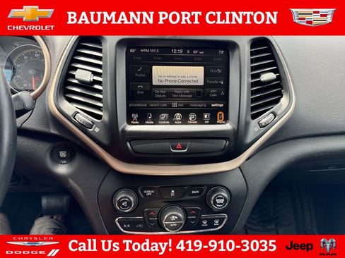 Used 2017 Jeep Cherokee Limited AWD/4WD image 19