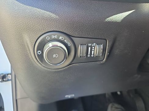 Used 2025 Jeep Compass Limited w/ Sun & Sound Group AWD/4WD image 25