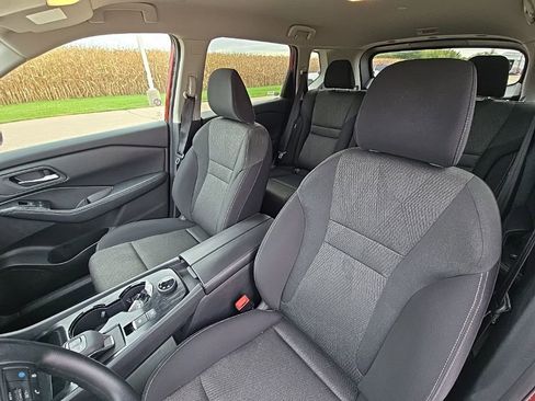 Used 2024 Nissan Rogue SV image 31