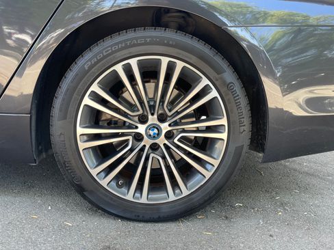 Used 2018 BMW 530e w/ Premium Package 2 RWD image 9