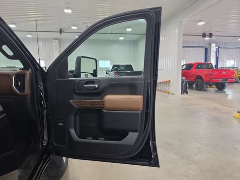 Used 2021 Chevrolet Silverado 3500 High Country w/ Z71 Off-Road Package AWD/4WD image 32