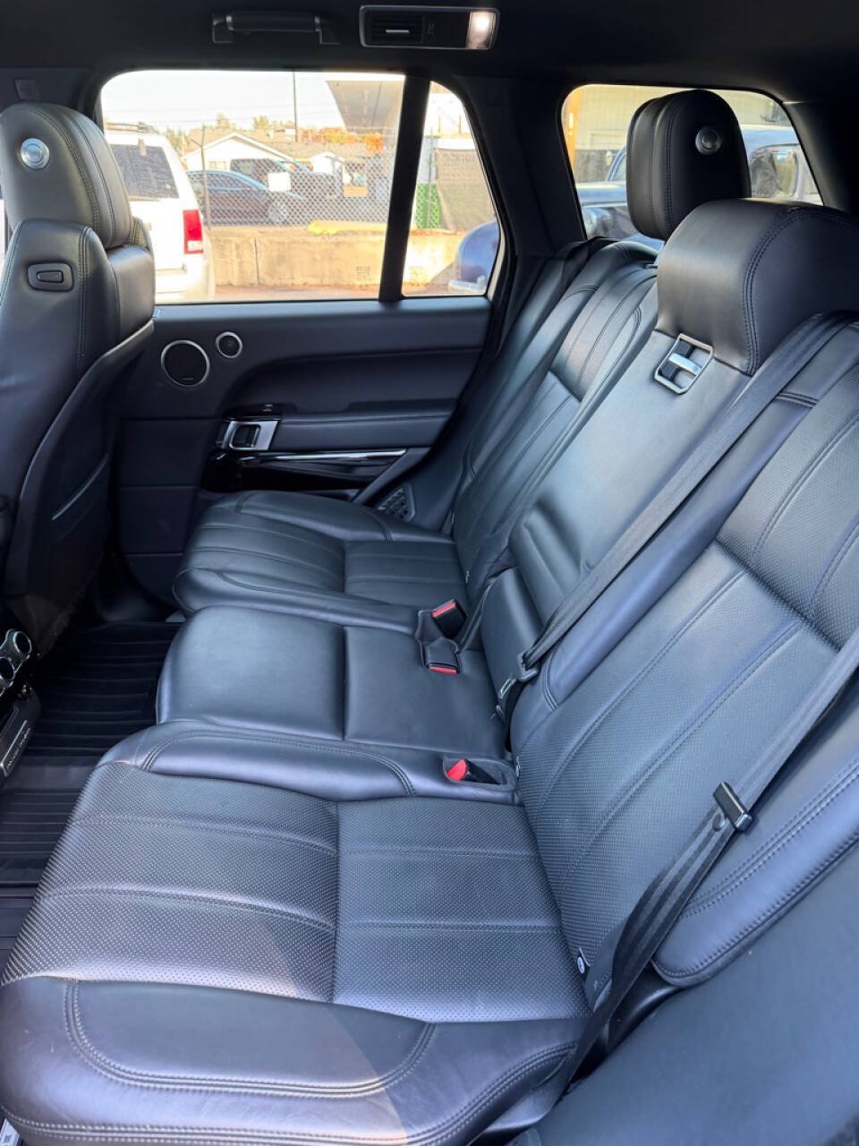 Used 2015 Land Rover Range Rover Supercharged AWD/4WD image 14