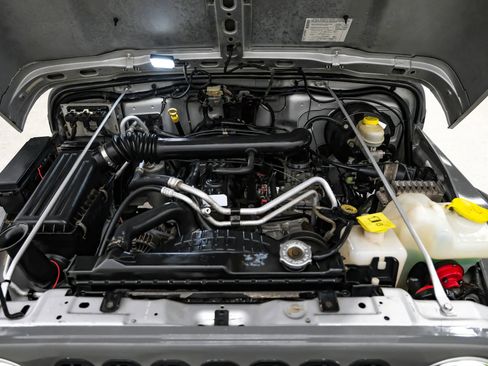 Used 2004 Jeep Wrangler Rubicon w/ Dual Top Group image 40