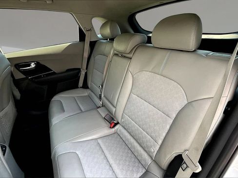 Used 2020 Kia Niro Touring FWD image 21