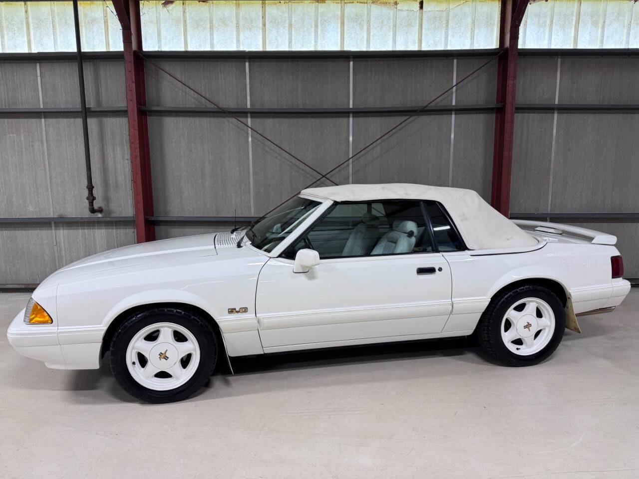 Used 1993 Ford Mustang LX RWD image 2