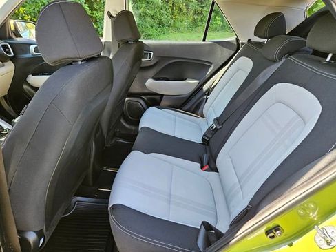 Used 2023 Hyundai Venue SEL image 9