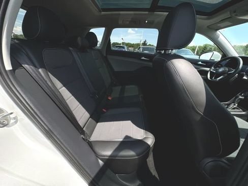 Certified 2023 Volkswagen Taos SE w/ Panoramic Sunroof Package AWD/4WD image 27