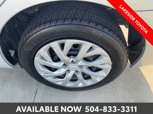 Used 2018 Toyota Corolla LE FWD image 12