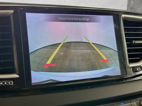 Used 2024 Chrysler Pacifica Touring-L FWD image 22