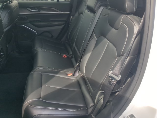 Used 2025 Jeep Grand Cherokee Limited RWD image 20