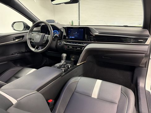 Used 2025 Toyota Camry SE w/ Convenience Package FWD image 30