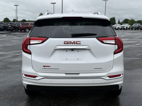 Used 2024 GMC Terrain Denali w/ Denali Premium Package AWD/4WD image 5