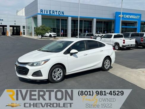 Used 2019 Chevrolet Cruze LS FWD image 1