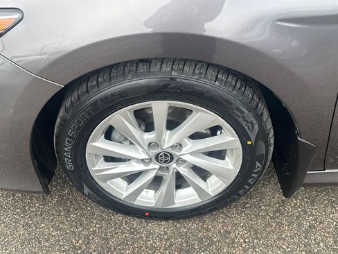 Used 2021 Toyota Camry LE image 37