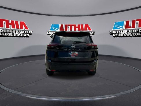 Used 2024 Nissan Rogue S FWD image 7