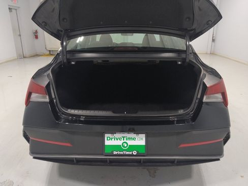 Used 2025 Hyundai Elantra SE FWD image 29