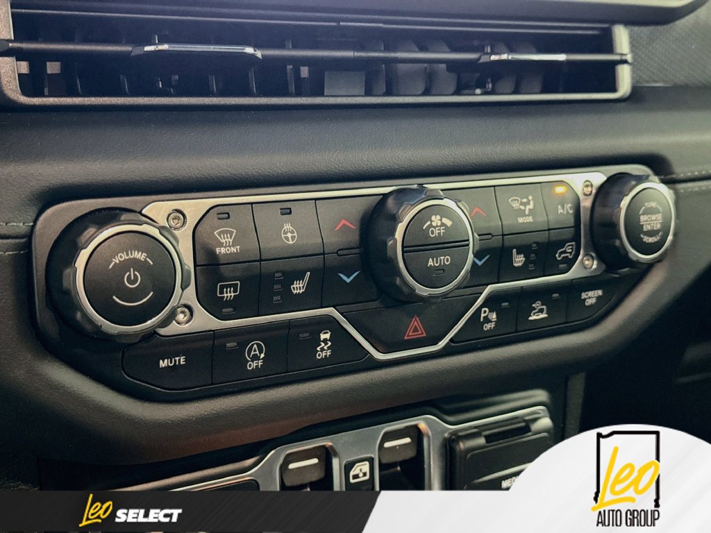 Used 2024 Jeep Wrangler Unlimited Rubicon AWD/4WD image 19