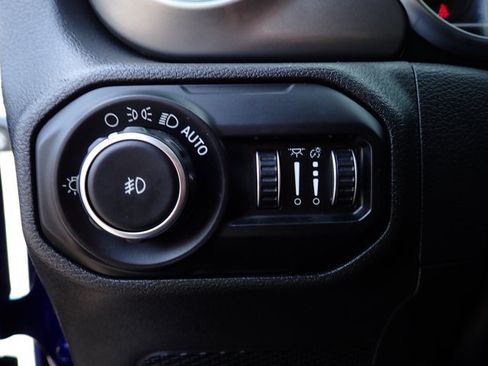 Used 2019 Jeep Wrangler Unlimited Sahara w/ Uconnect 4C Nav & Sound Group AWD/4WD image 14