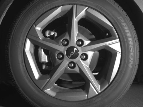 Used 2025 Kia K4 FWD image 12