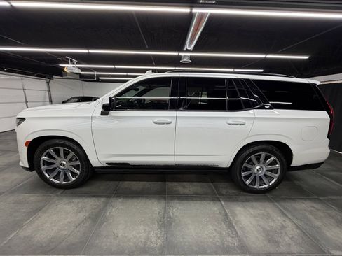 Used 2023 Cadillac Escalade Sport Platinum w/ LPO, ONYX Package image 3