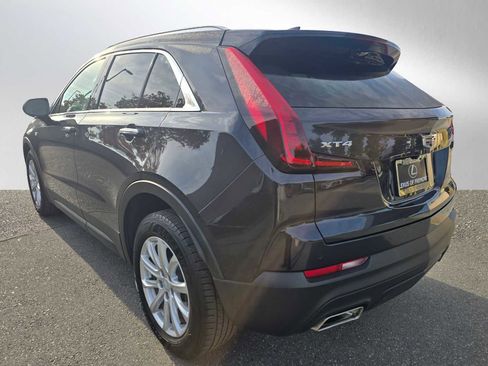 Used 2022 Cadillac XT4 Luxury w/ Cold Weather Package image 5