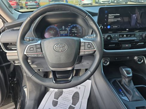 Used 2024 Toyota Grand Highlander AWD image 18