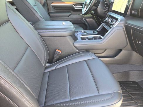 Certified 2025 GMC Sierra 3500 Denali w/ Denali Reserve Package image 15