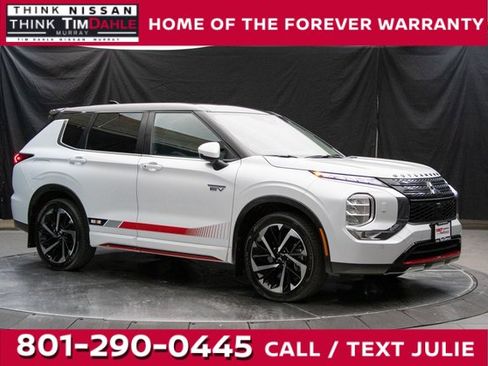 Used 2024 Mitsubishi Outlander SE image 1