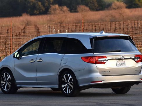 Used 2018 Honda Odyssey Elite image 8