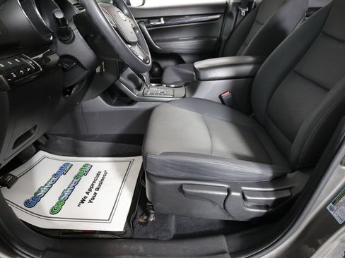Used 2011 Kia Sorento LX w/ Convenience Pkg AWD/4WD image 13