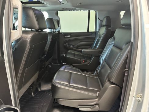Used 2017 Chevrolet Suburban LT w/ LT Signature Package AWD/4WD image 12