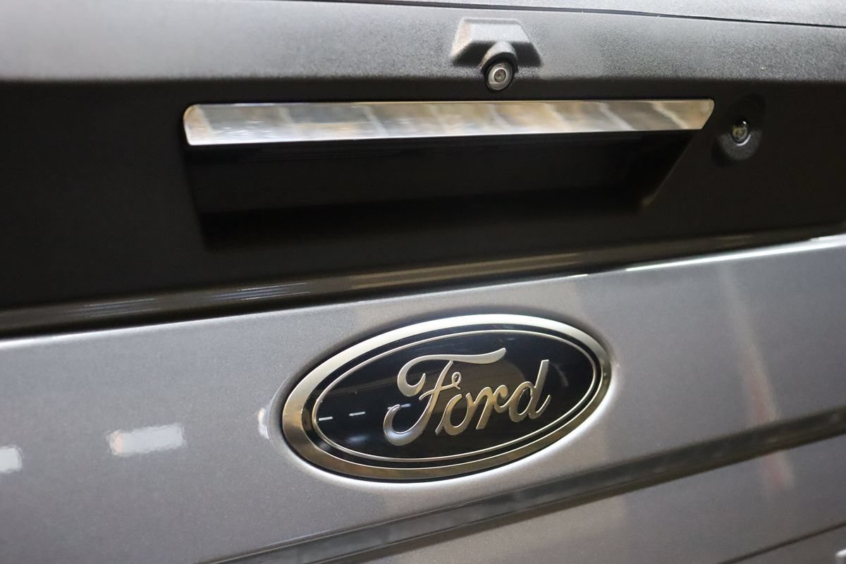 Used 2022 Ford F250 Lariat w/ Black Appearance Package AWD/4WD image 30