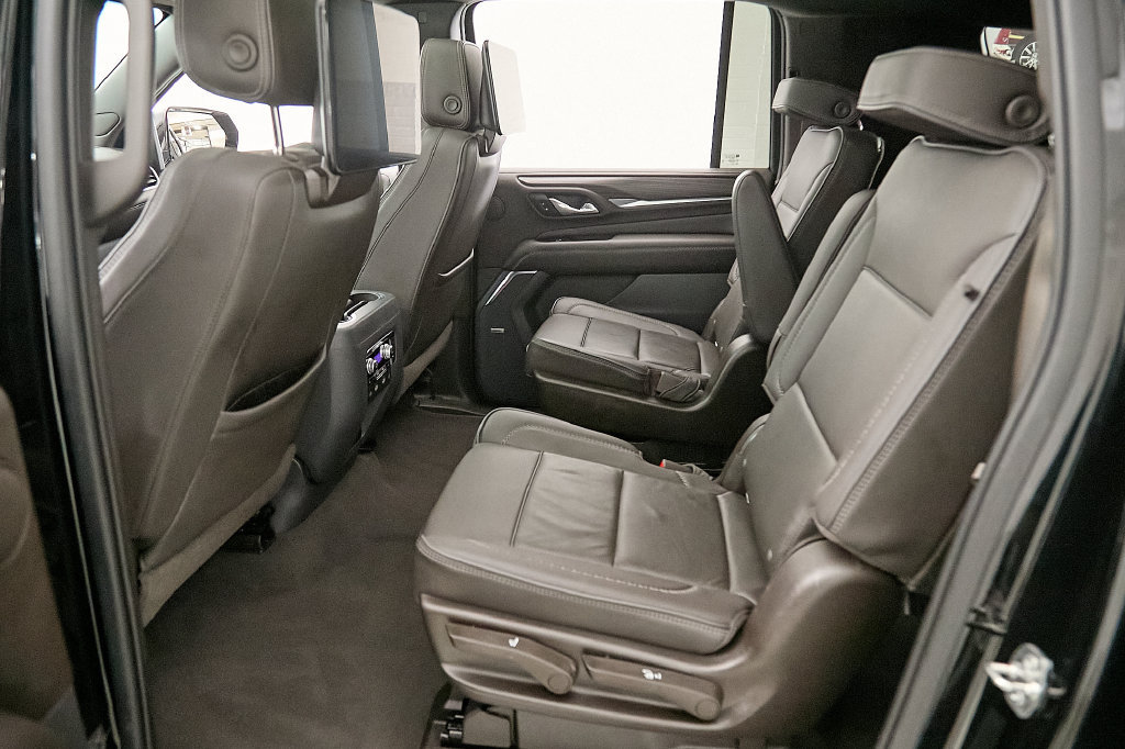 Used 2021 GMC Yukon XL Denali w/ Denali Premium Package AWD/4WD image 29