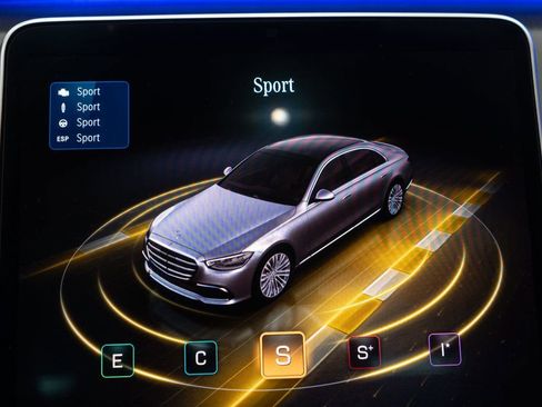 Used 2022 Mercedes-Benz S 500 4MATIC w/ AMG Line Package image 28