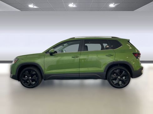 New 2026 Volkswagen Taos SE image 2