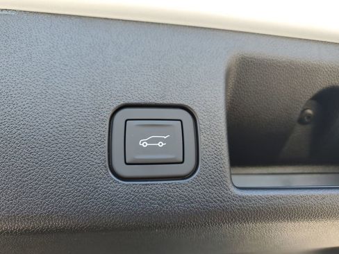 New 2026 Chevrolet Equinox EV LT image 9