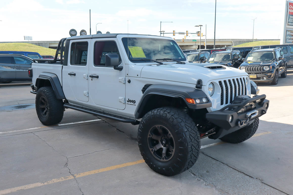 Used 2023 Jeep Gladiator Sport AWD/4WD image 5
