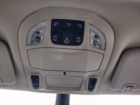 Used 2023 Chrysler Pacifica Limited FWD image 32