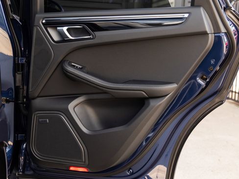 Certified 2026 Porsche Macan AWD/4WD image 40