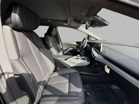 Used 2025 Cadillac Optiq Luxury 1 image 14