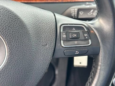 Used 2011 Volkswagen CC Lux FWD image 40