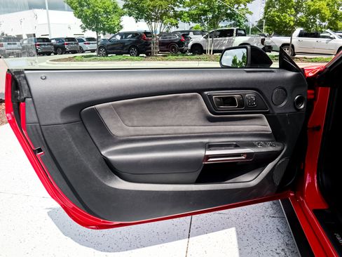 Used 2019 Ford Mustang Shelby GT350 w/ Technology Package RWD image 14
