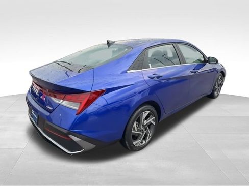 Certified 2024 Hyundai Elantra Limited FWD image 8