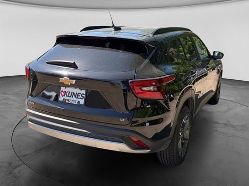 Used 2025 Chevrolet Trax LT w/ LT Convenience Package FWD image 8