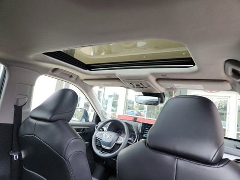 New 2026 Toyota Highlander Limited image 26